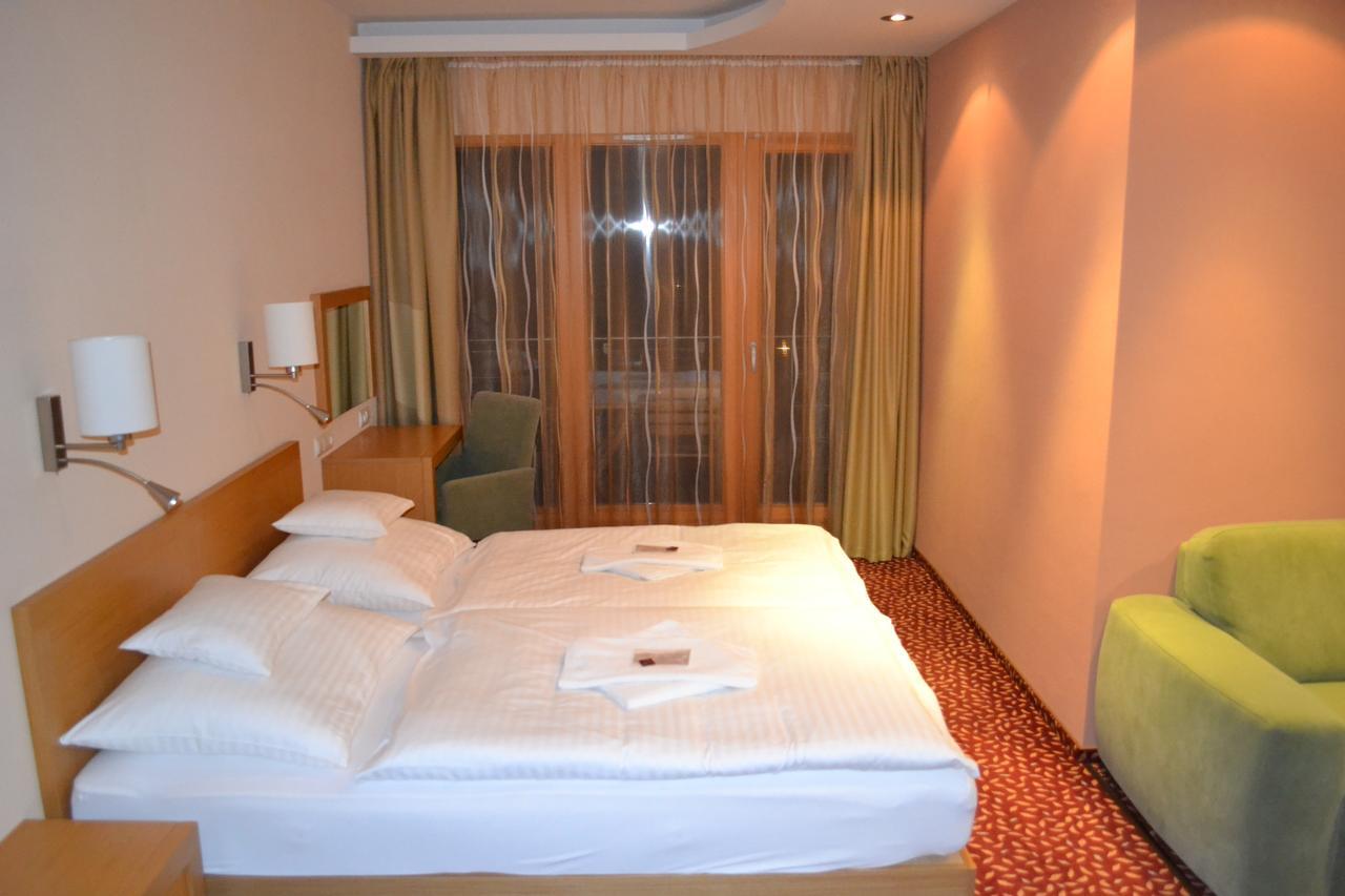 Debreceni Postas Udulo Hotel ภายนอก รูปภาพ