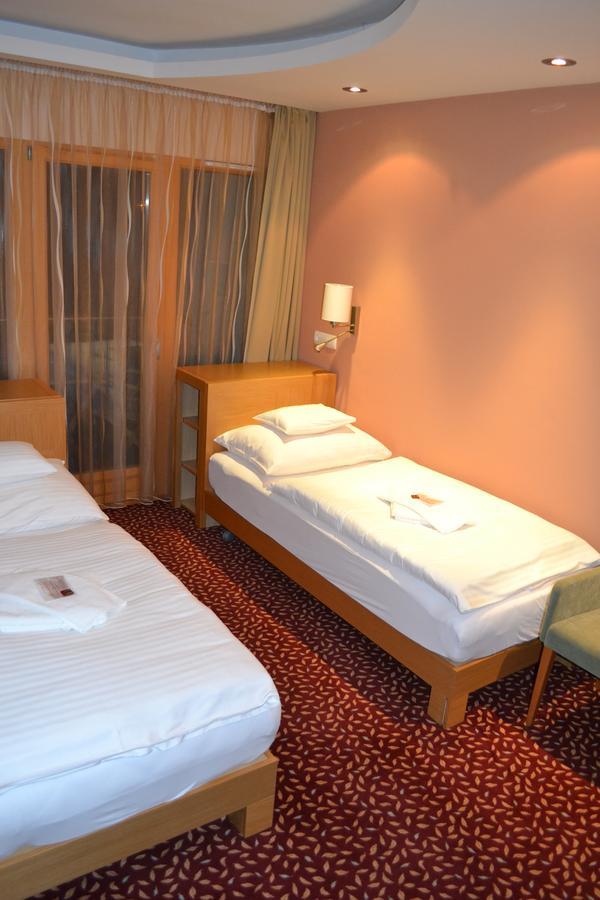 Debreceni Postas Udulo Hotel ภายนอก รูปภาพ