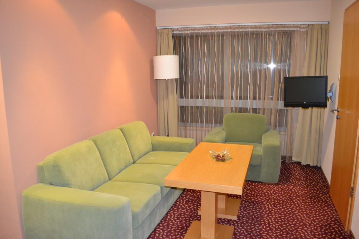 Debreceni Postas Udulo Hotel ภายนอก รูปภาพ