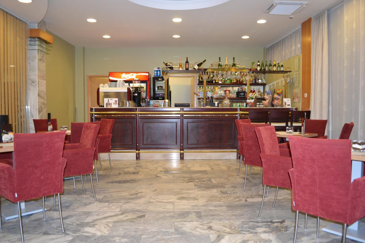 Debreceni Postas Udulo Hotel ภายนอก รูปภาพ