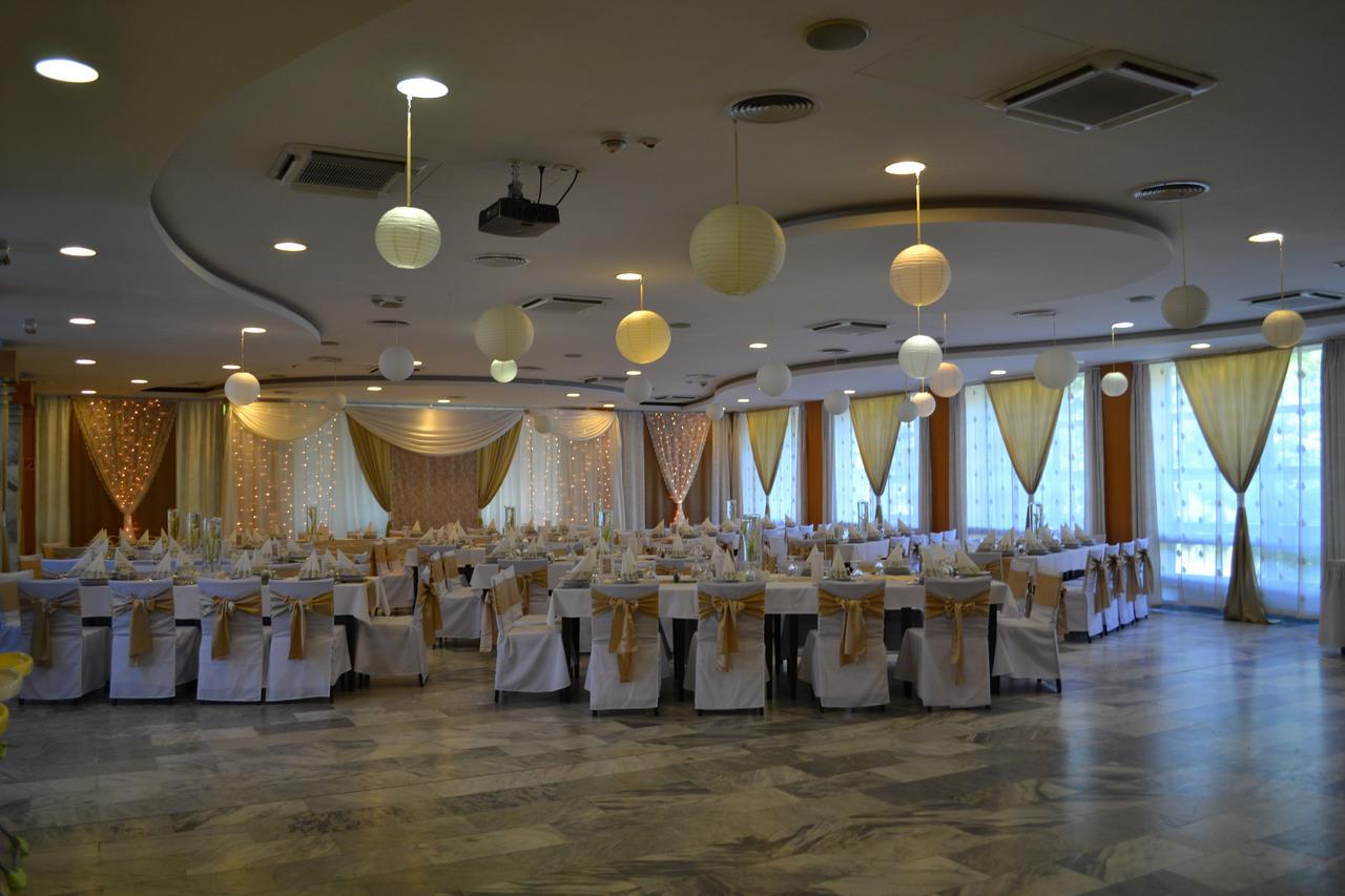 Debreceni Postas Udulo Hotel ภายนอก รูปภาพ